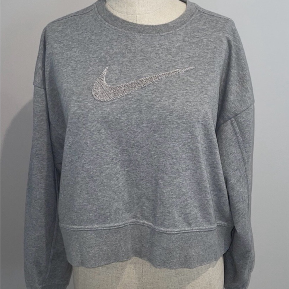 Nike Women’s Heather Gray Cropped Crew Sweatshirt